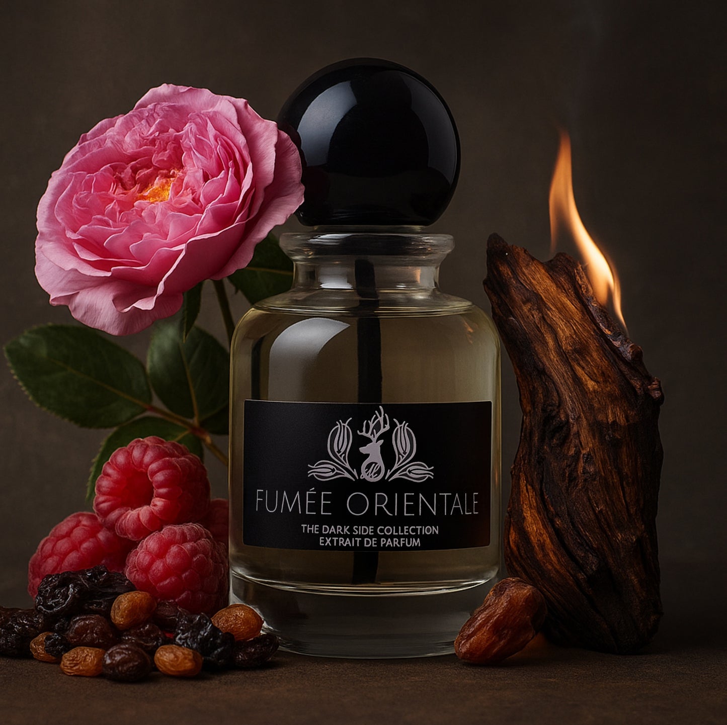Foto von dem duft Fumée orientale aus the darkside collection von Merih Fragrance. Mit einem oudholz das leicht brennt und trockene früchte und himbeeren und einer türkischen rose
